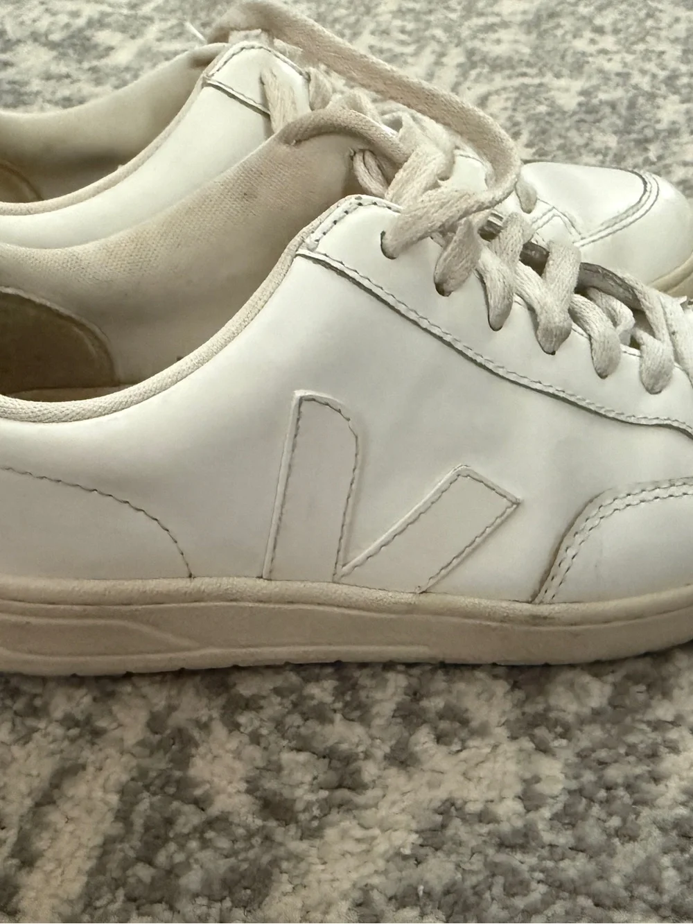 Veja Women's White Leather V 12 Low-Top Sneakers